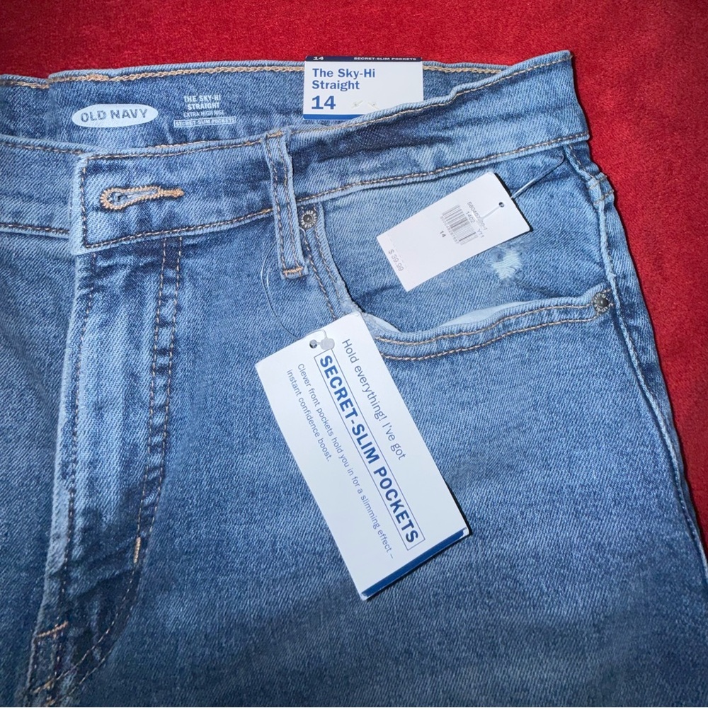 Old Navy Women’s Sky-Hi Straight Leg Denim Jeans
Secret slim pockets 
Size: 14 - Picture 2 of 3